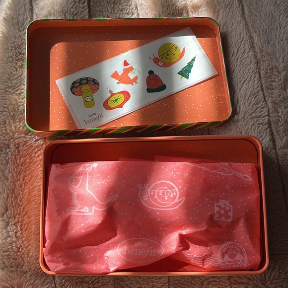 Benefit Cosmetics partial set brow holiday tin - shade 5 - Picture 3 of 5